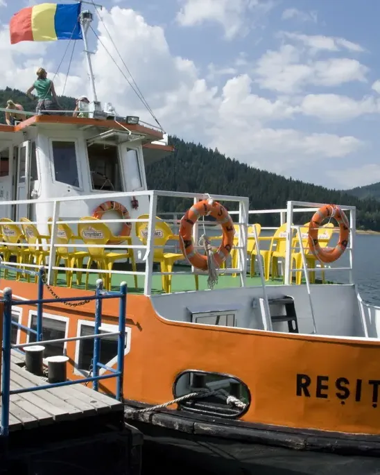 Plimbări cu vaporul pe Lacul Bicaz (Port Bicaz)
